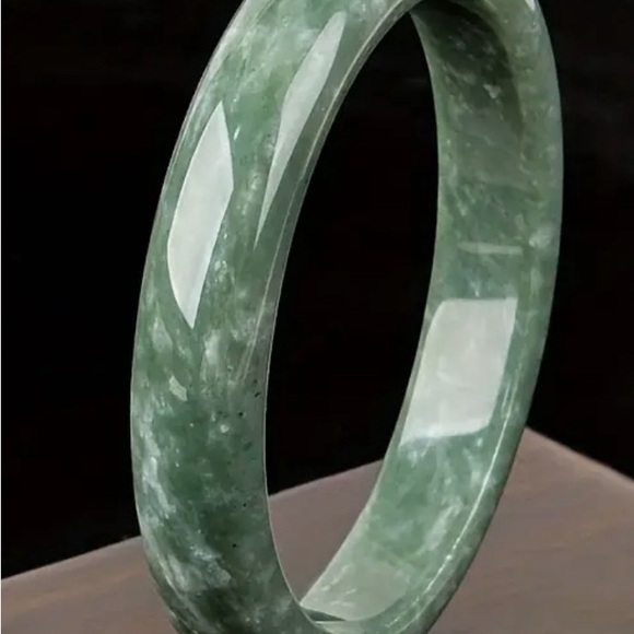 Jade bangle - Picture 3 of 6